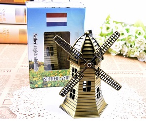 Mô hình cối xay gió bằng kim loại, biểu tượng của Hà Lan V1