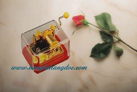 Hộp nhạc quay tay - Hand Rotating Music Box