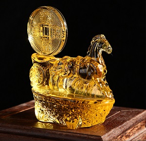 Ngựa chở thỏi vàng và đồng xu, bằng pha lê tài lộc & may mắn (VN)