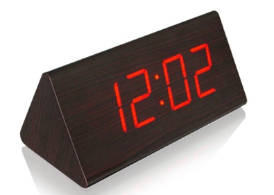 Đồng hồ cục gỗ tam giác (cỡ đại) led đỏ  - Big Triangle Wood Clock