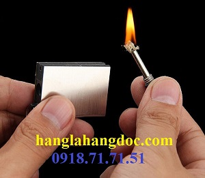 Diêm xăng vuông mini dạng móc khóa, nhò gọn