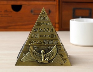 Kim tự tháp thu nhỏ biểu tượng của Ai Cập cổ đại (10x10x10cm)