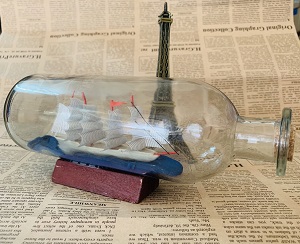 Mô hình thuyền gỗ trong chai thủy tinh độc đáo (20.5x6.6cm)
