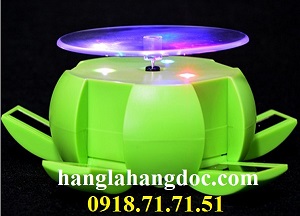 Đế xoay 360 độ trưng bày hình trái táo xẻ, có đèn version 6