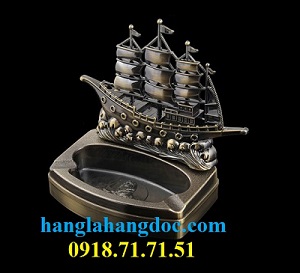 Gạt tàn thuốc kèm bật lửa hình chiếc thuyền sang trọng