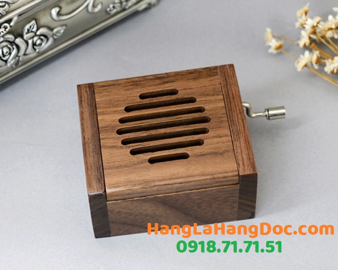 Hộp âm nhạc quay tay cơ học gỗ óc chó WN-R9