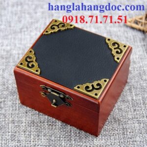 Hộp nhạc gỗ sồi đỏ/ đen lên dây cót, họa tiết cổ điển & cao cấp