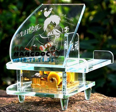 Hộp nhạc piano thủy tinh