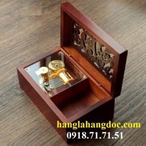 Hộp nhạc rương cót gỗ sồi hoa văn khắc độc đáo