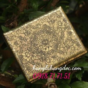 Hộp thuốc lá KC8-29 chạm khắc hoa sen tinh tế