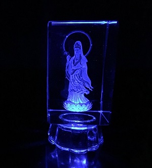 Khối pha lê khắc 3D Quan Âm Bồ Tát, có đèn led đổi màu