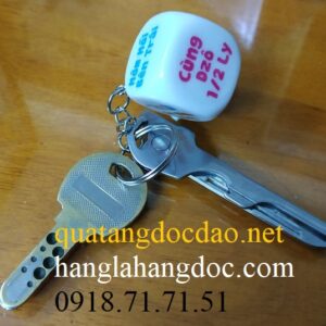 Móc khóa xúc xắc uống bia tiếng Việt cỡ 2,5cm
