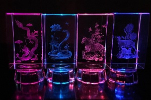 Pha lê phong thủy khắc 3D linh vật 12 con giáp, có đèn led 7 màu
