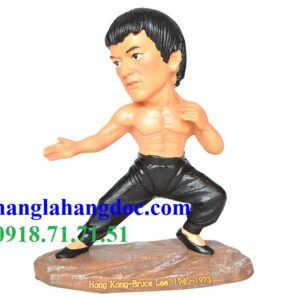 Tượng Lý Tiểu Long thu nhỏ bằng nhựa thông